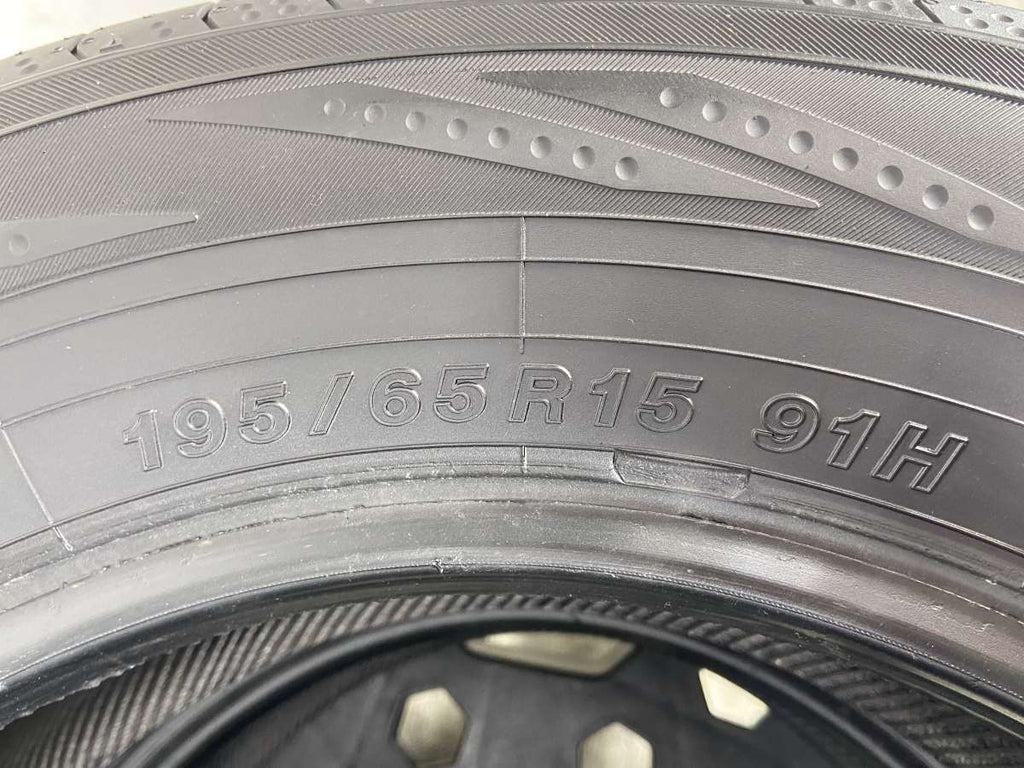 ヨコハマ ブルーアース rv-02 195/65r15 21年製 早い者勝ち！ - タイヤ 