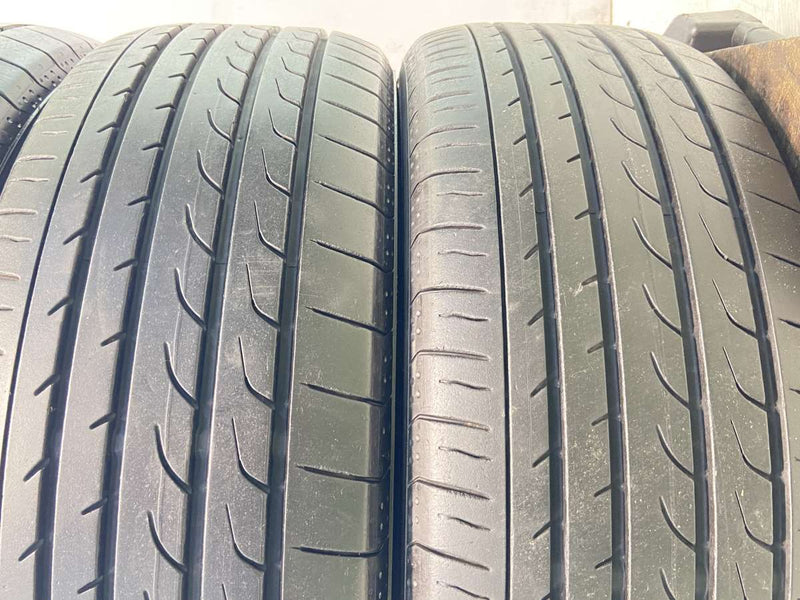 ヨコハマ ブルーアースRV-02 215/60R17  4本