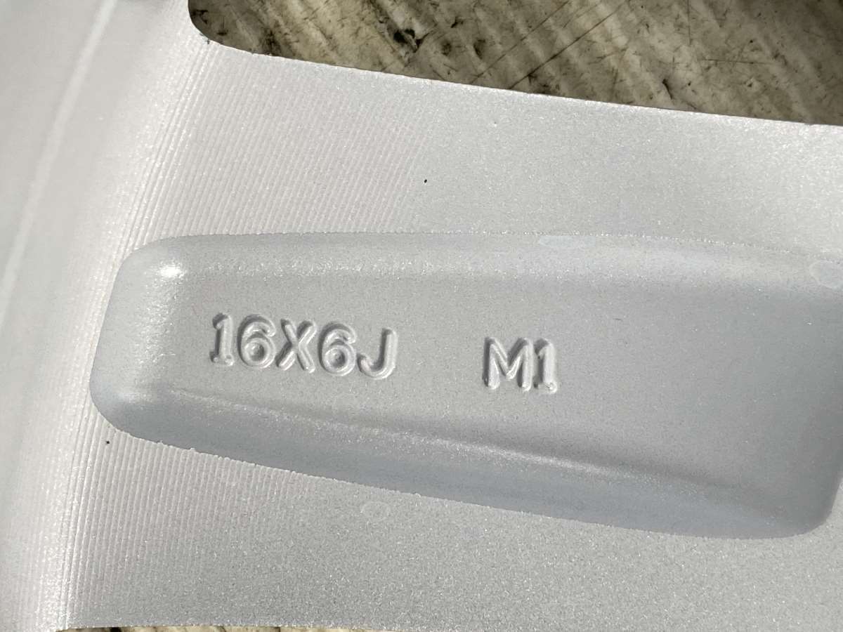 トヨタ純正 16x6.0J+40 100-4穴 本 – タイヤ・ホイールカンパニー