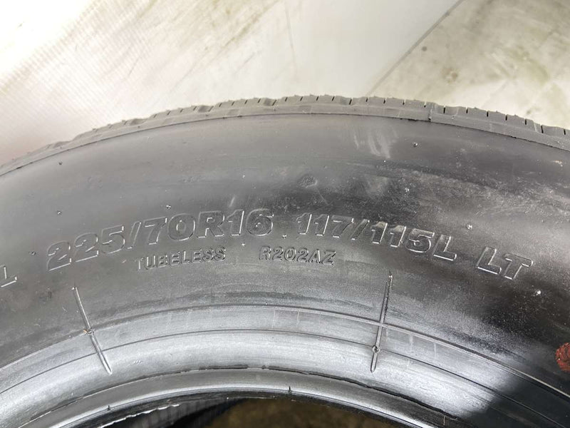 ブリヂストン R202 225/70R16 117/115L LT 2本