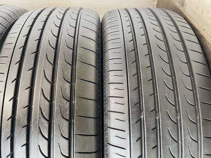 ヨコハマ ブルーアース RV-02 215/60R17  4本