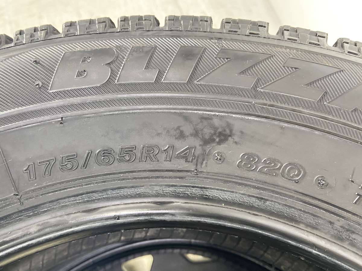 BRIDGESTONEスタッドレスタイヤ 175/65R14 白き 820