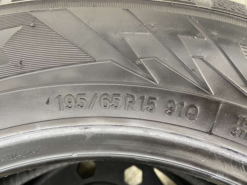 トーヨータイヤ ウィンタートランパス tx 195/65R15  2本