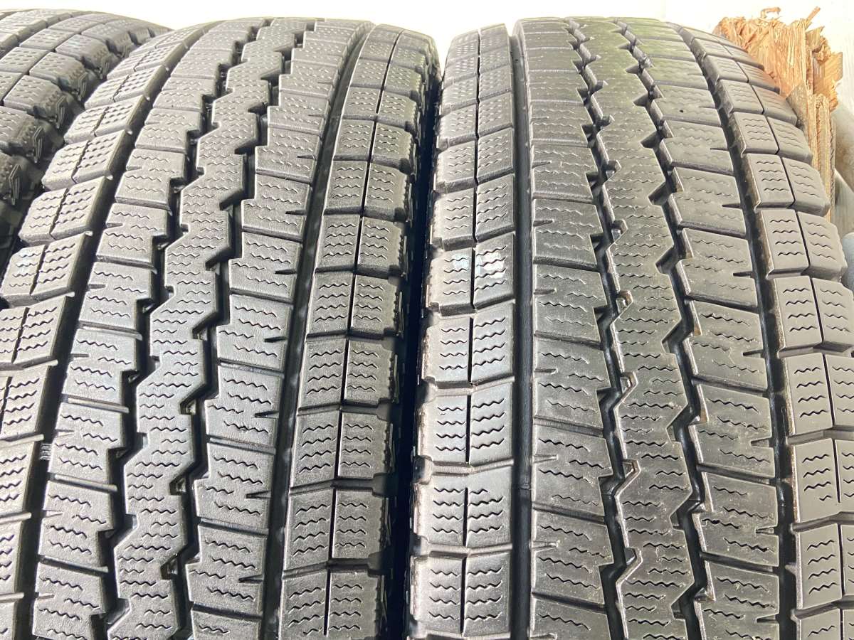 ダンロップ スタッドレス 195/80/15 107/105L 山は約10ミリ｜タイヤ