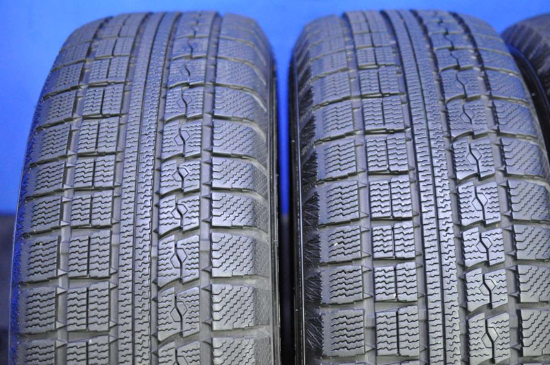 トーヨータイヤ ウィンタートランパス Mk4α 215/65R16