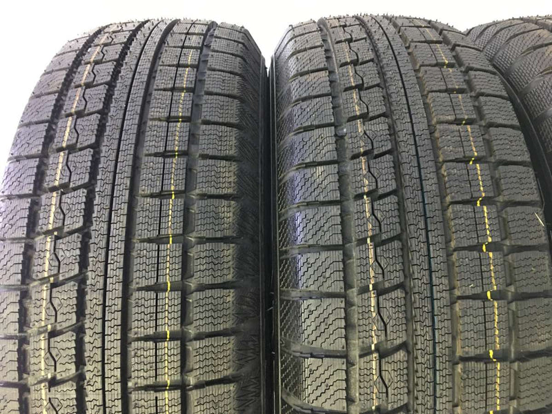 トーヨータイヤ ウィンタートランパス MK4α 215/60R16 /ブリヂストン トップラン 16x6.5 39 114.3-5穴