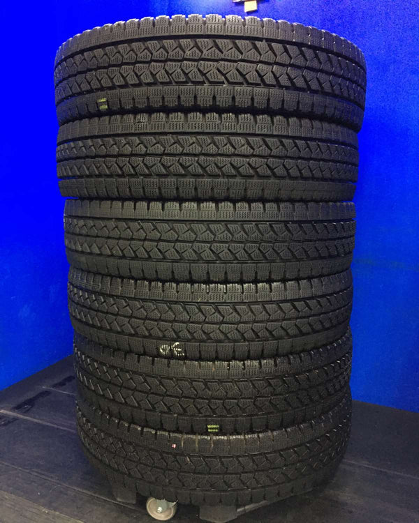 ブリヂストン W979 205/80R17 120/118